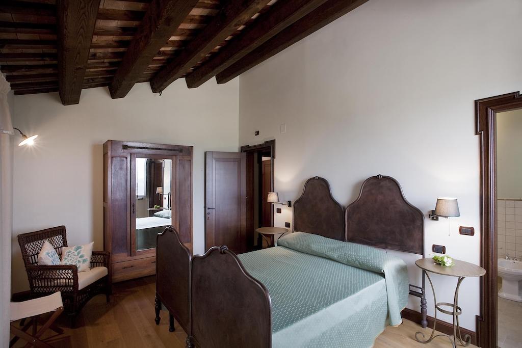 Отель Agriturismo Fattoria Marchetti Montalto delle Marche Номер фото